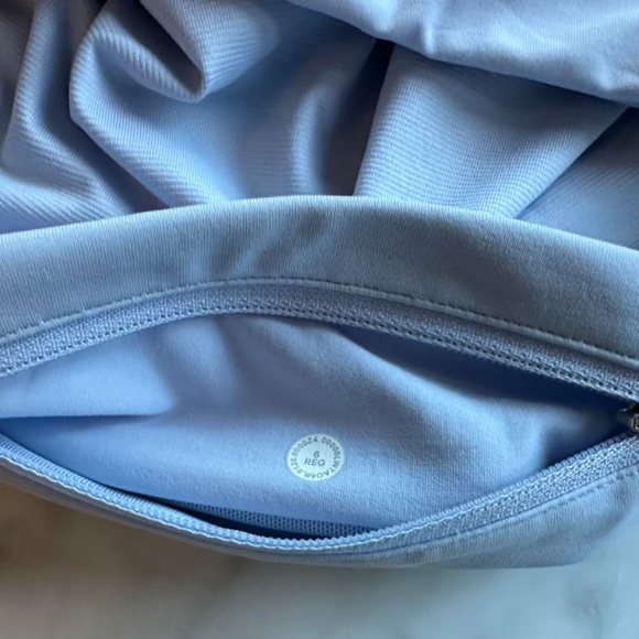 COPY - Lululemon Short Size 6 - Picture 3 of 3